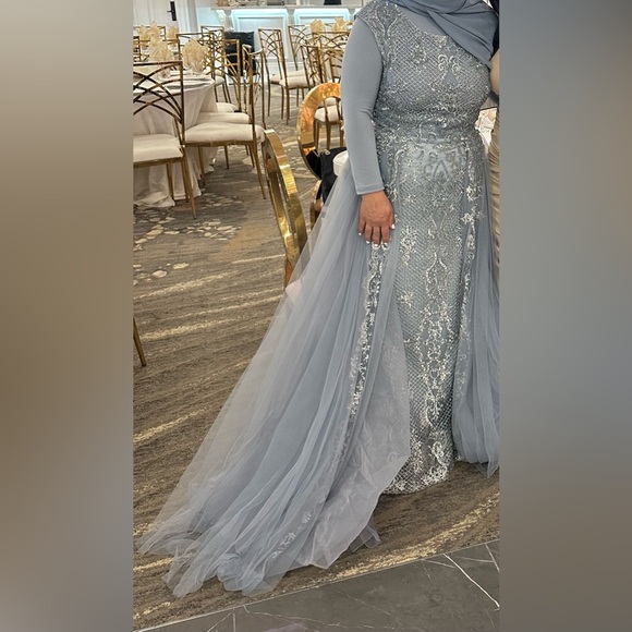 Dress - Picture 2 of 2